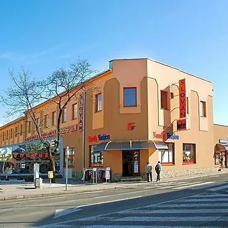 Slovan Hotel Lucenec